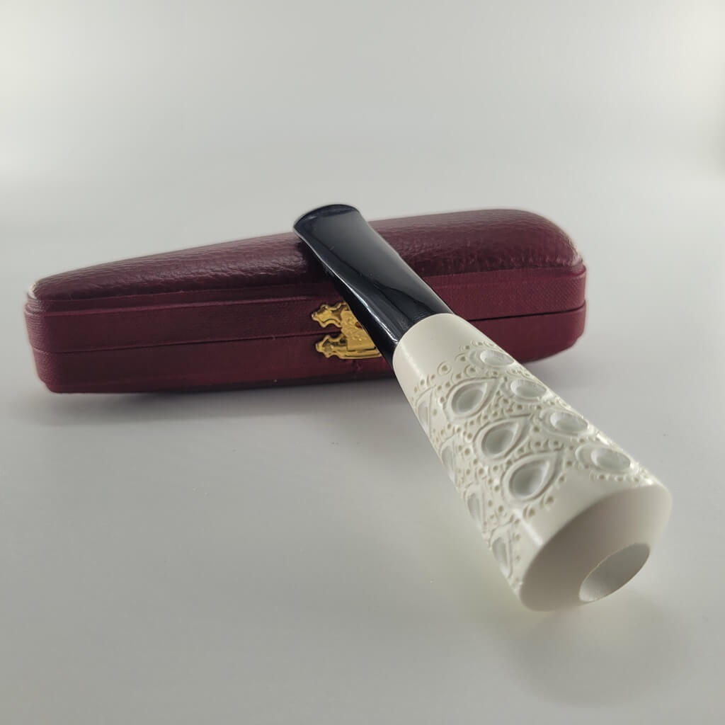 Ornate meerschaum mouthpiece holder for Toscano Toscanello handcarved #99